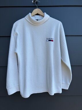 Vintage Tommy Hilfiger off white ribbedturtle neck with signature logo - M